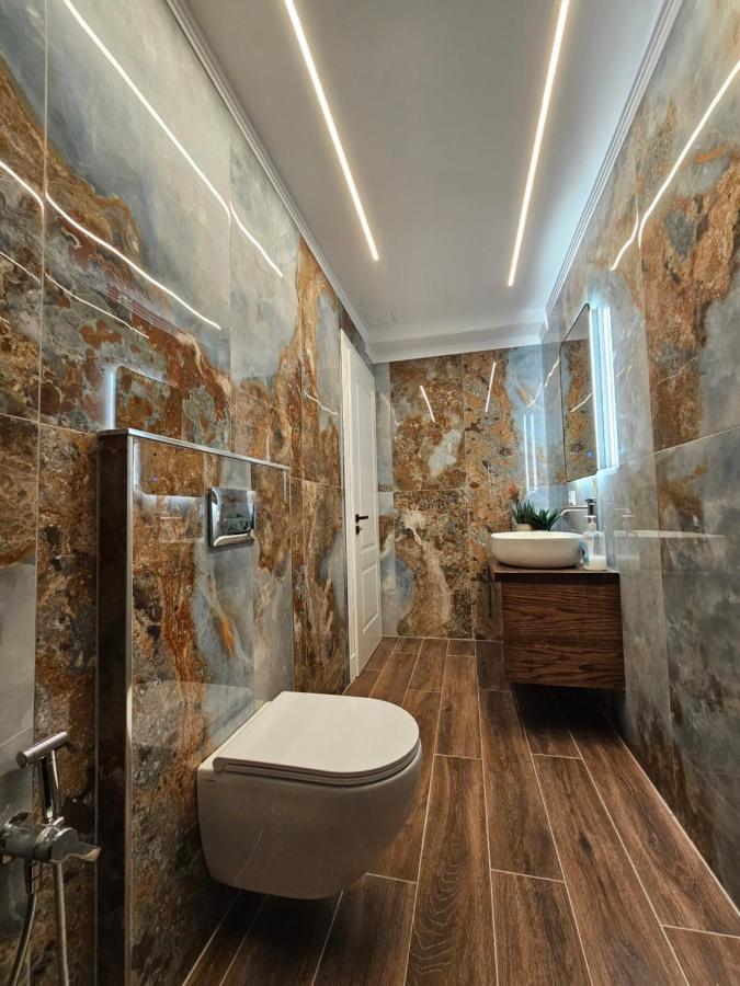 Adore Center Apartment